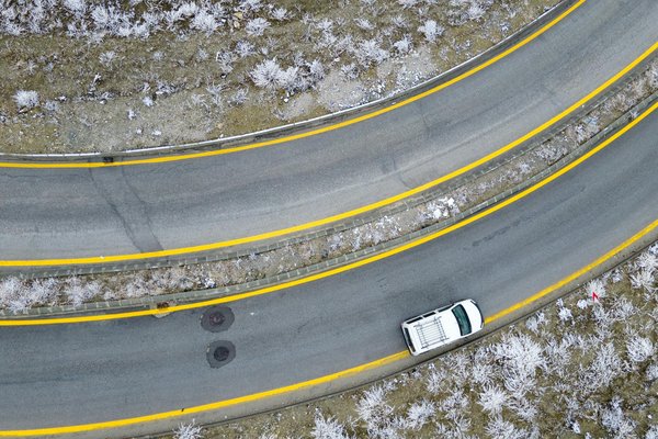 Quel rôle joue l'intelligence artificielle dans le développement des voitures autonomes ?